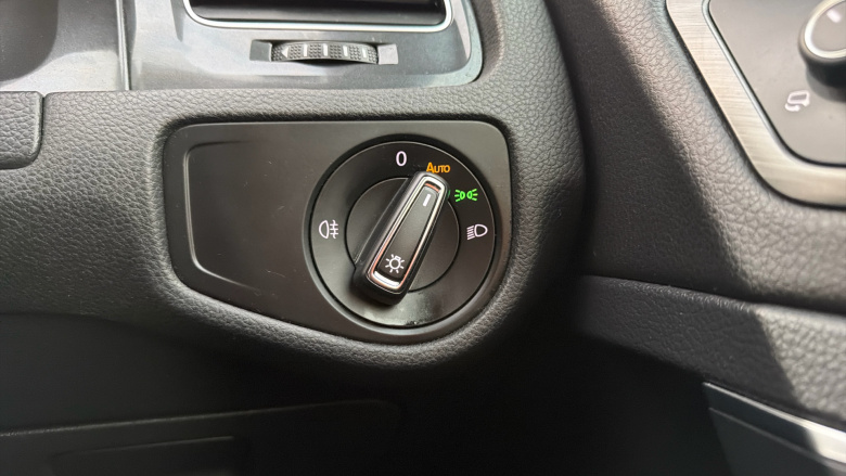 Volkswagen Golf 1.6 TDI SE [Nav] 5dr Diesel Hatchback